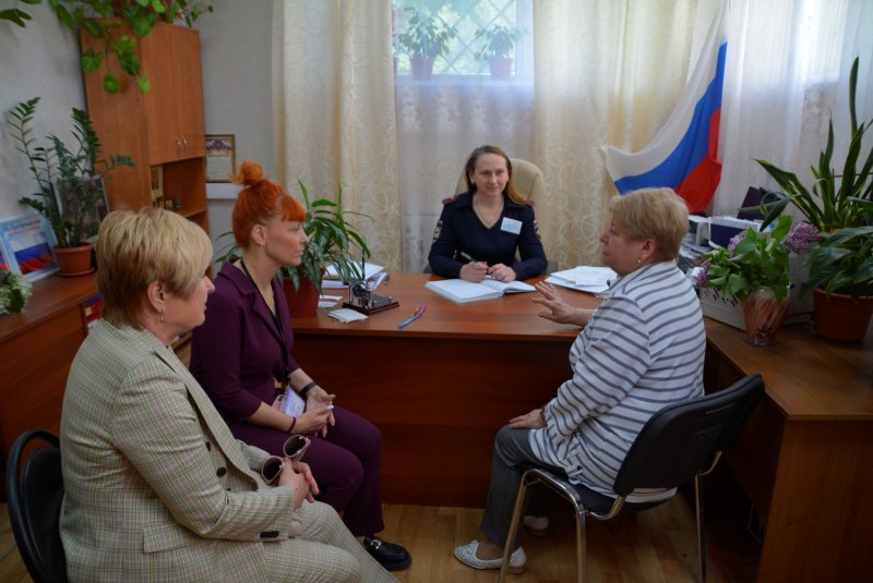 В Ярцево Смоленской области общественники проверили деятельность отделения по вопросам миграции