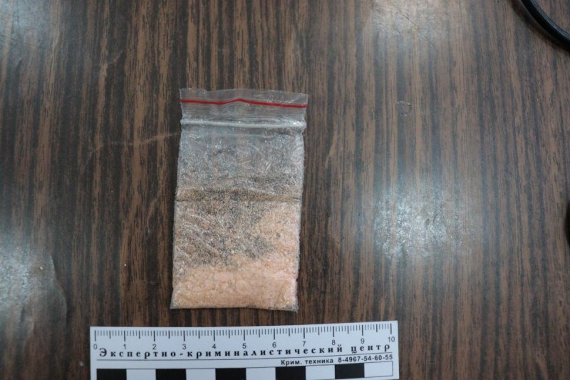 В Ярцево оперуполномоченные задержали подозреваемого в незаконном хранении синтетического наркотика
