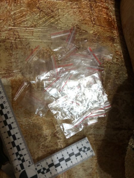 В Ярцево оперуполномоченные изъяли из незаконного оборота более 180 граммов синтетического наркотика, предназначенного для реализации бесконтактным способом