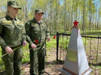 Руководитель и сотрудники Ярцевского межрайонного следственного отдела благоустроили воинские захоронения